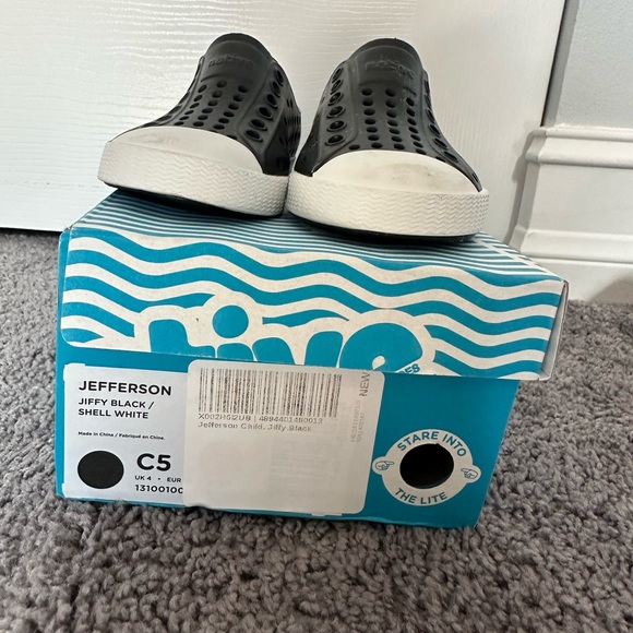 Toddler Native Jefferson Jiffy Black/shell white shoe size C5 - Picture 2 of 2